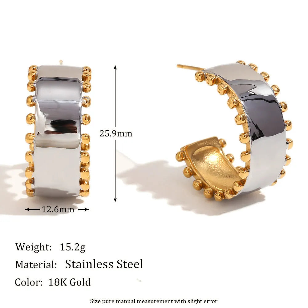 Gold electroplated stainless steel jewellery set comprising geometric earrings, bracelet and necklace.