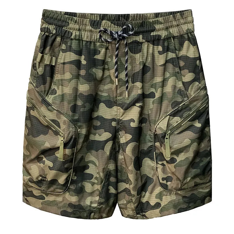 Men's camouflage cargo shorts in loose fit with pockets, shown in khaki colour.