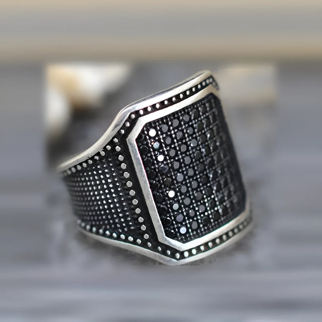 Black alloy ring with copper inlay and zircon stone in European style