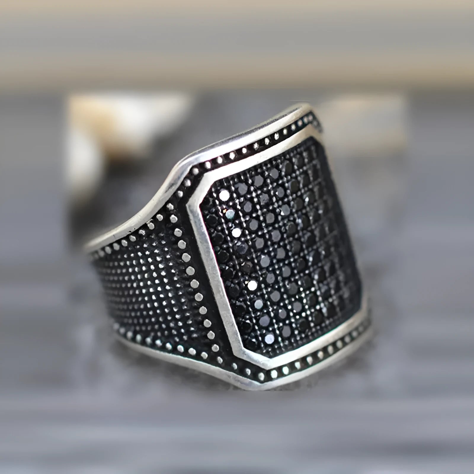 Black alloy ring with copper inlay and zircon stone in European style