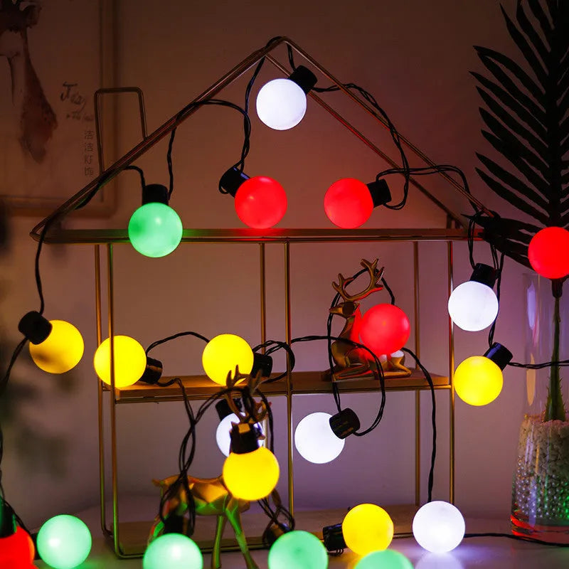 10-metre long solar-powered string of 40 LED decorative lights with plastic bulbs on a black copper wire, for outdoor tent decoration.
