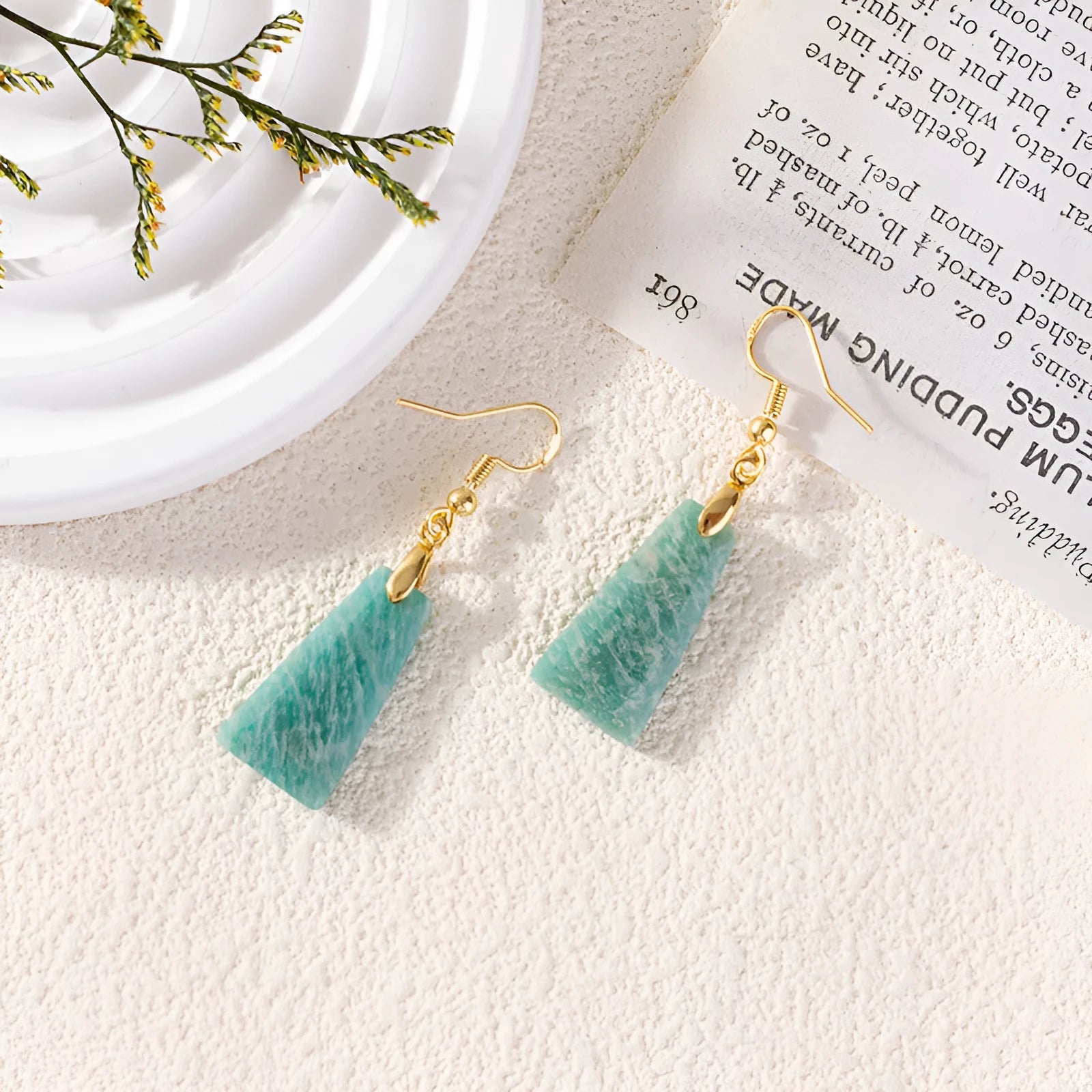 Amazonite rough stone geometric earrings with trapezoid shape and gold/silver finish
