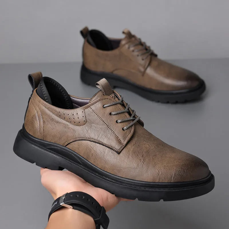 Men's black leather business shoes with rubber sole and decorative sewing lines on cowhide upper