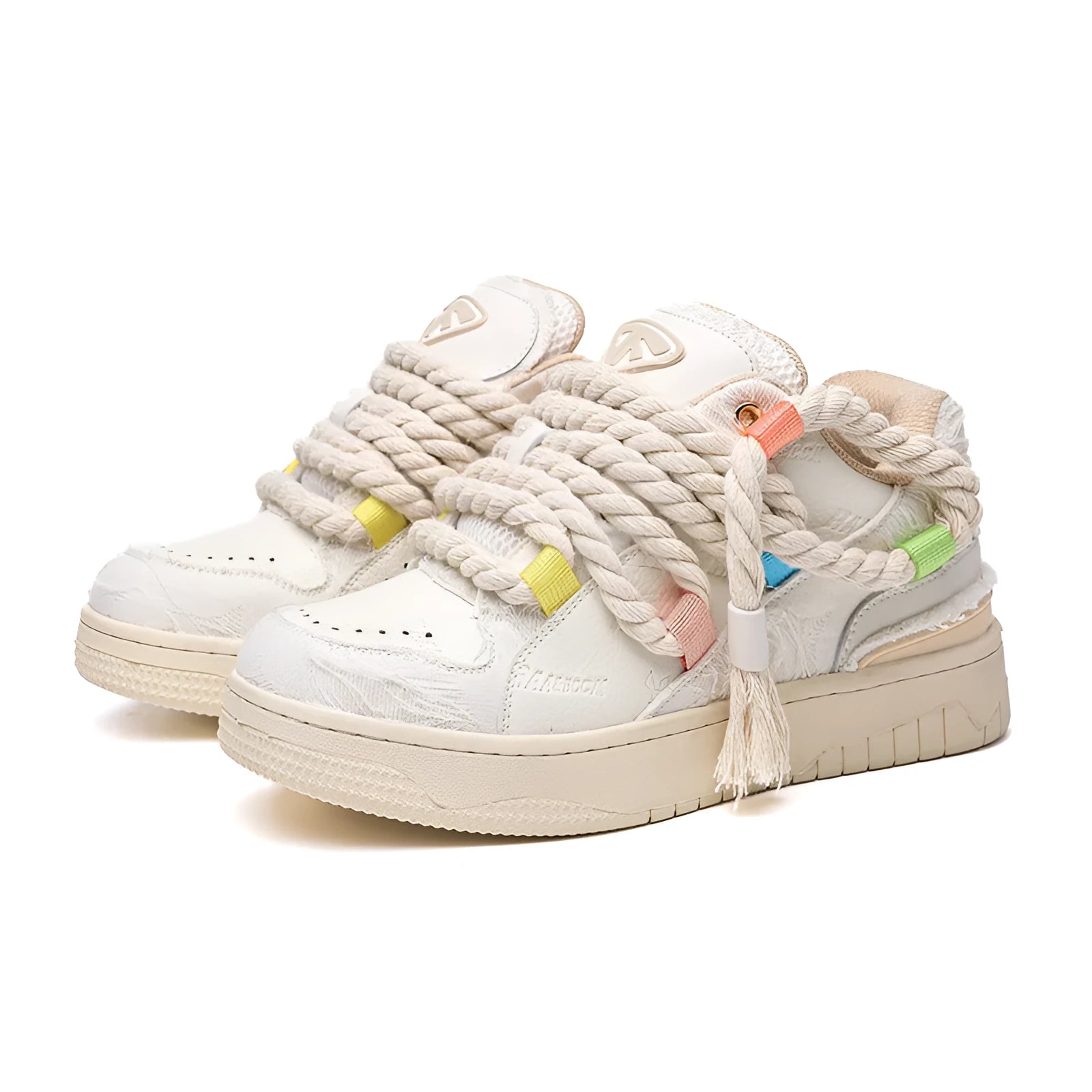 Milky white retro lace-up skateboard shoes with round toe and rubber sole