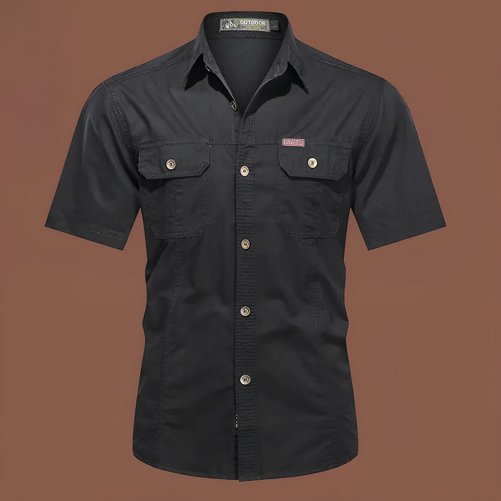 Men's short sleeve cotton work shirt in loose fit with non-ironing treatment