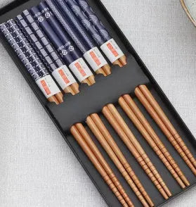 Japanese bamboo chopsticks set with five-colour lucky cat pattern and gift box packaging