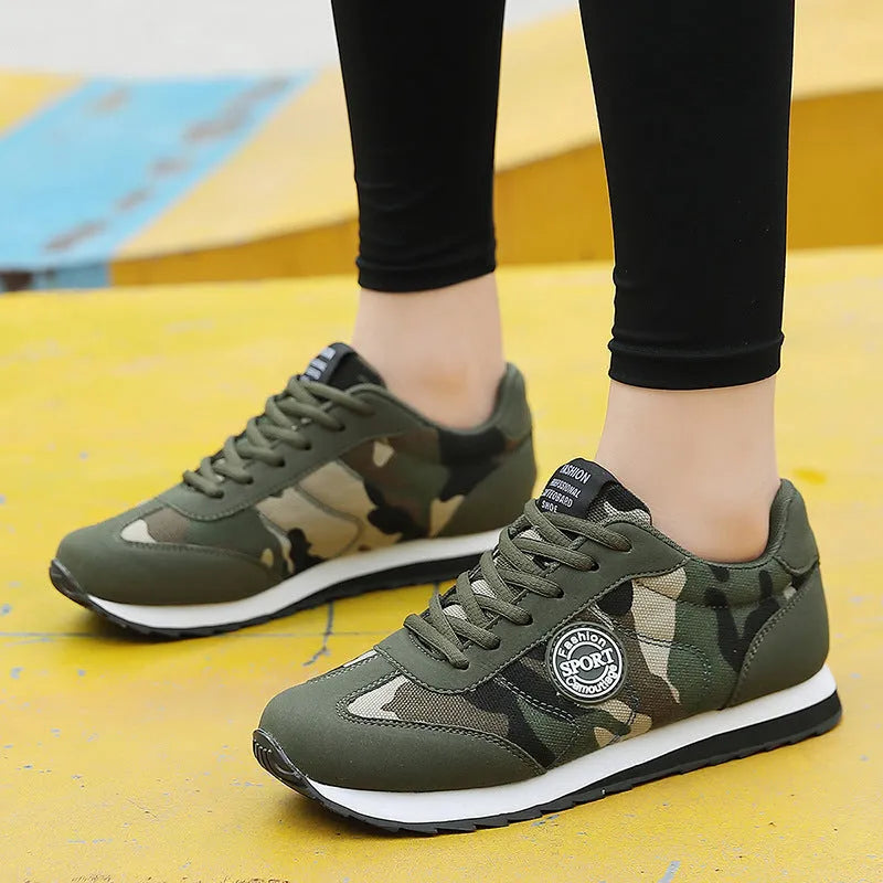 Low-top camouflage pattern suede sports shoes with mesh lining and foam sole.
