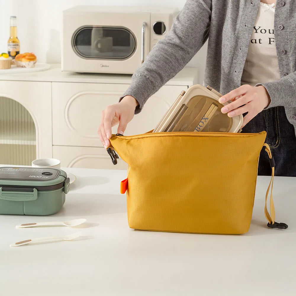 Japanese style insulated food storage bag in Oxford cloth with wide opening for lunch boxes