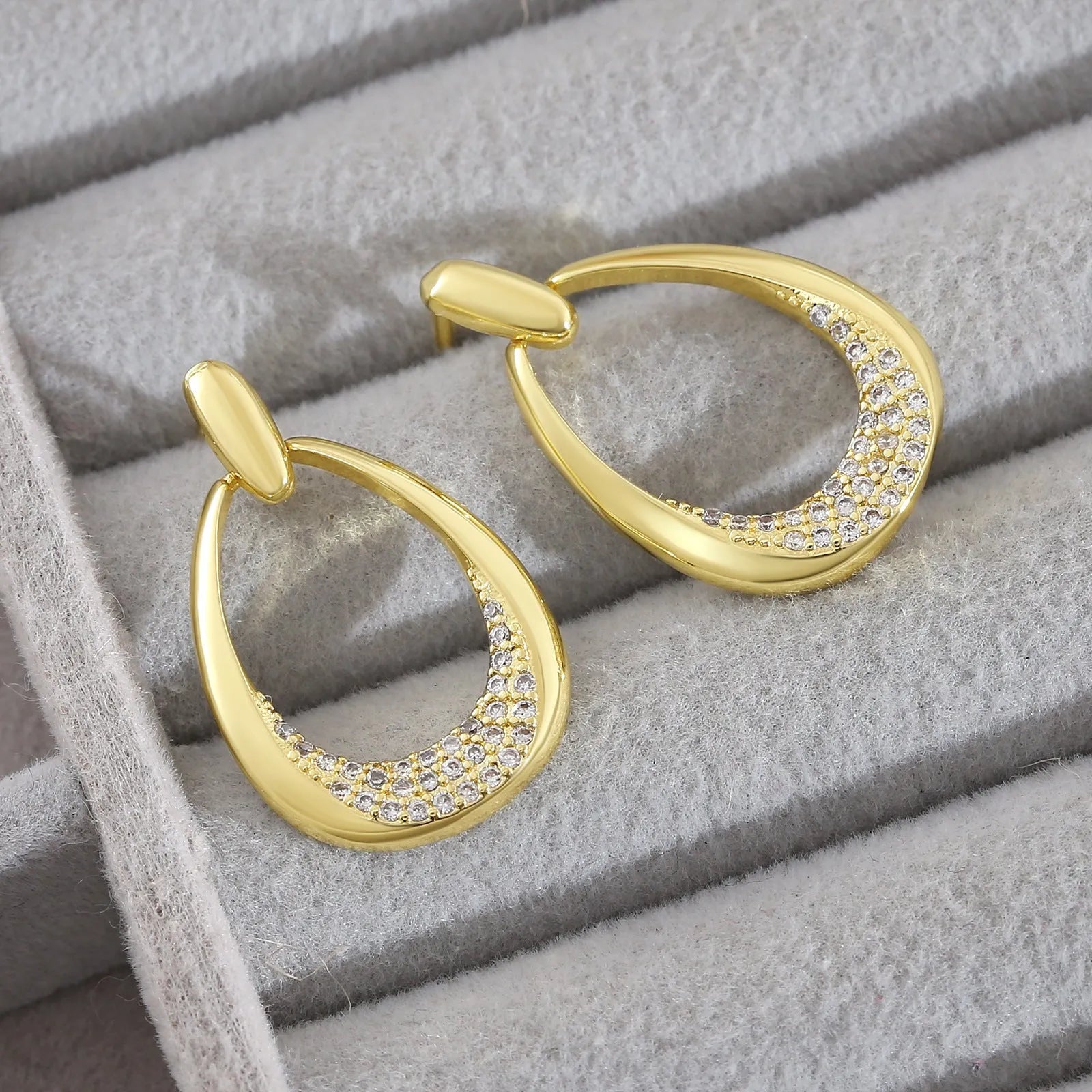 Geometric drop-shaped women's earrings with zircon design and yellow gold electroplated finish