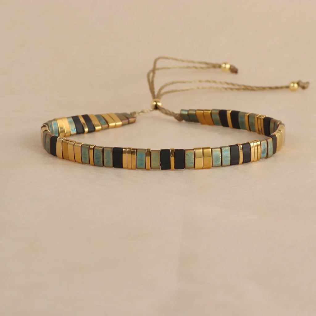 Geometric glass beaded bracelet in European styling with round beads and five colour options