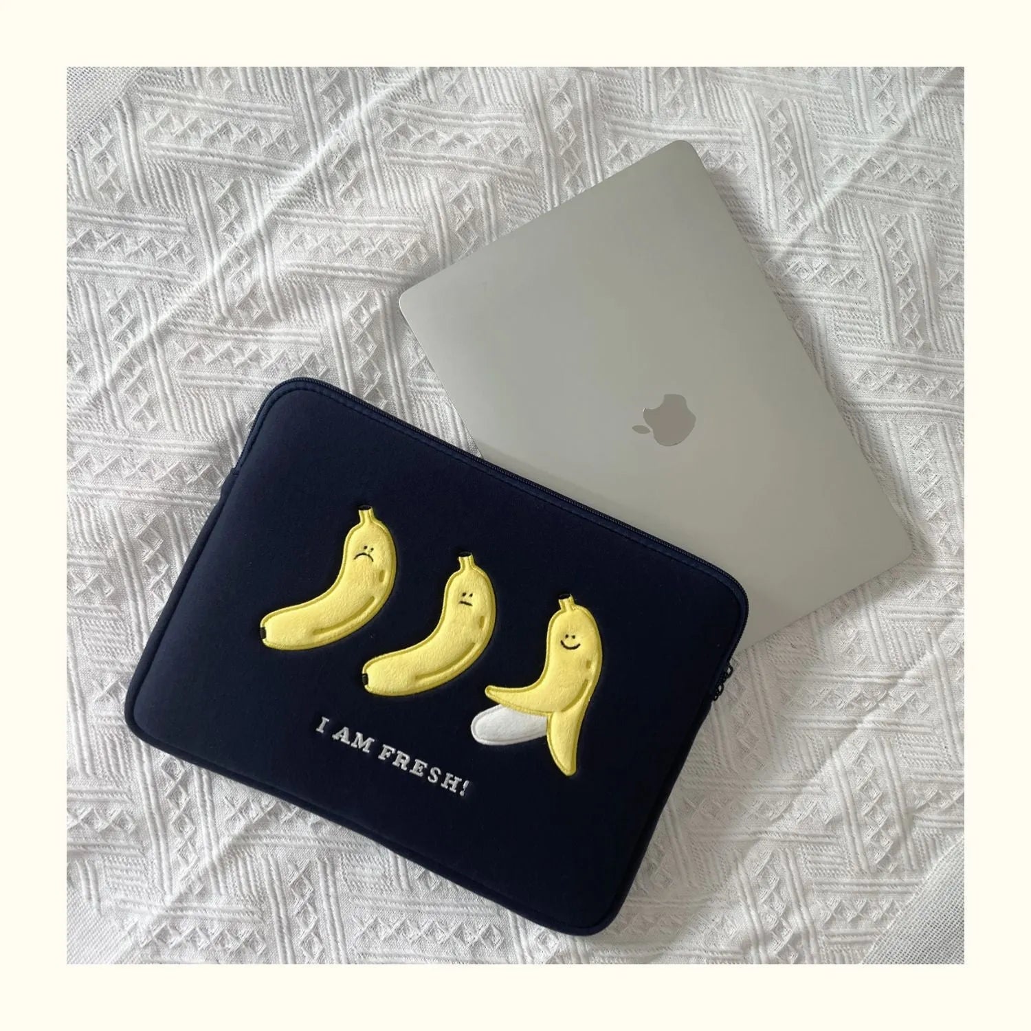 Embroidered laptop sleeve with animal pattern for 13.6-inch to 15.6-inch computers