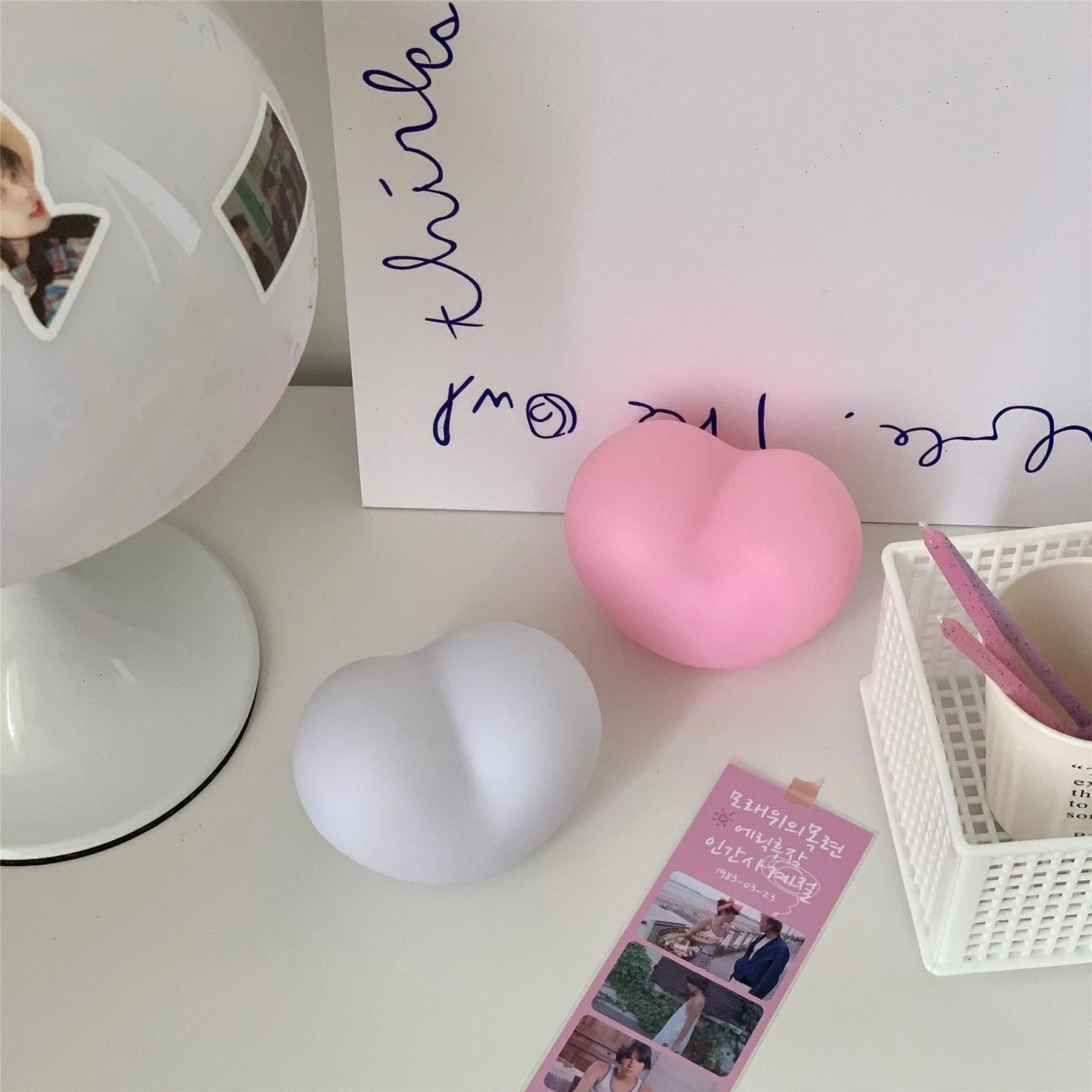 Vinyl atmosphere lamp emitting warm glow light, available in pink or white colours with battery operation