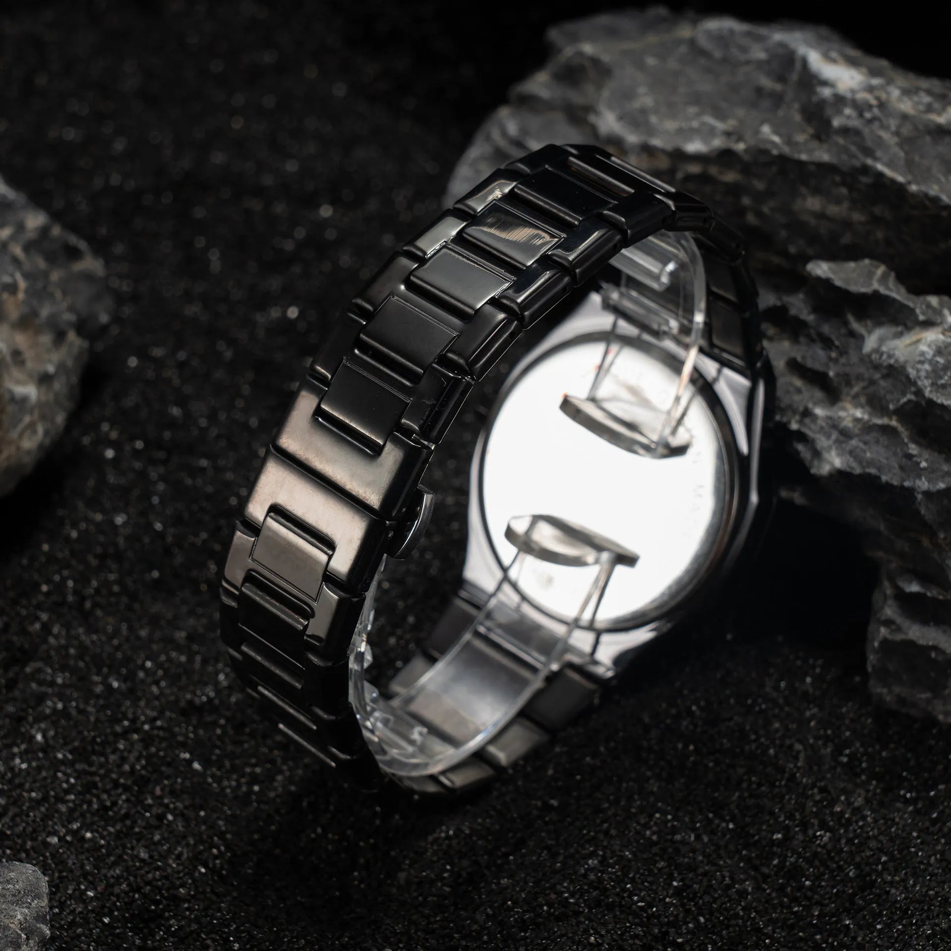Men's business casual watch with stainless steel strap showing three colour options