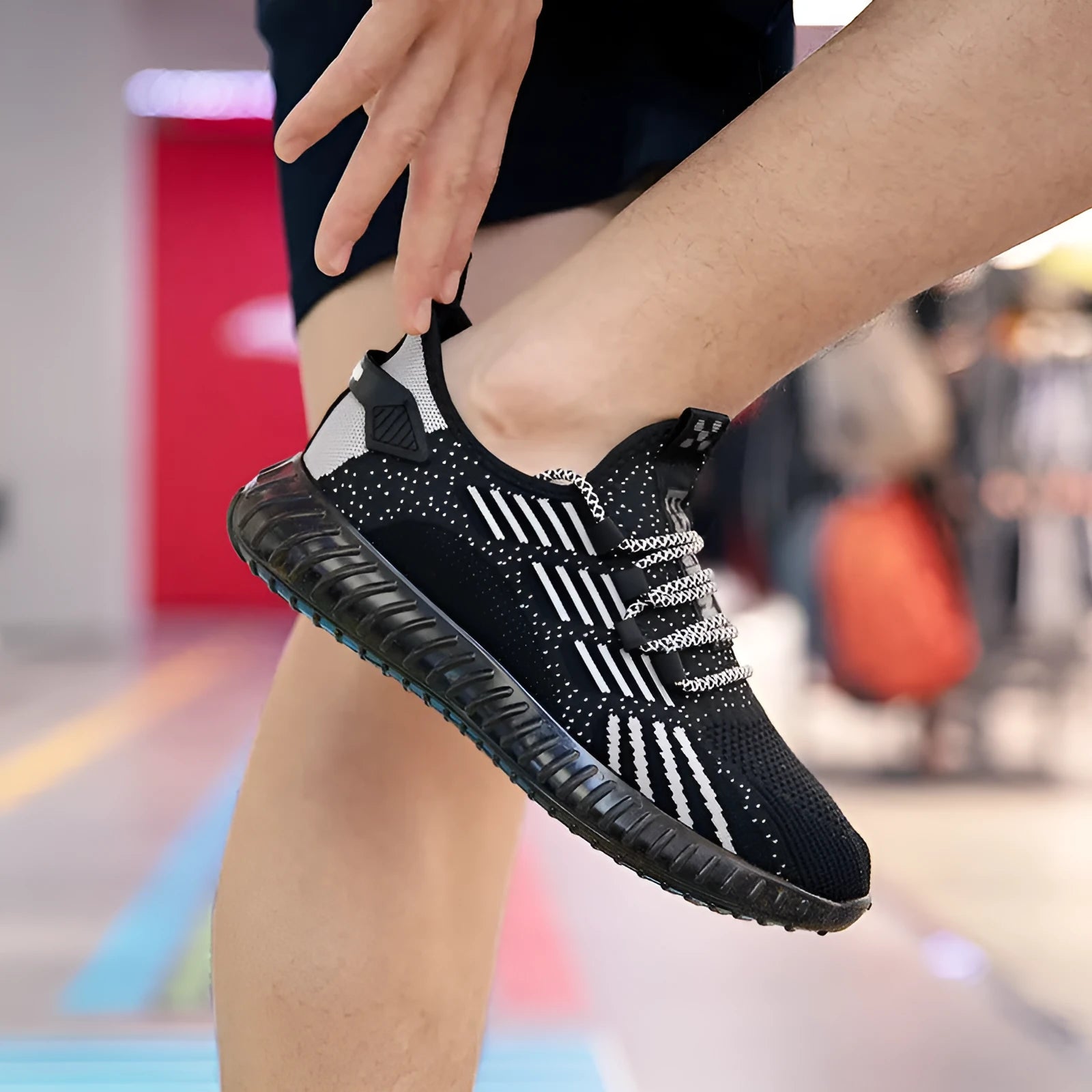 Men's white flying fabric sports shoes with mesh lining, round toe, and flat platform heel