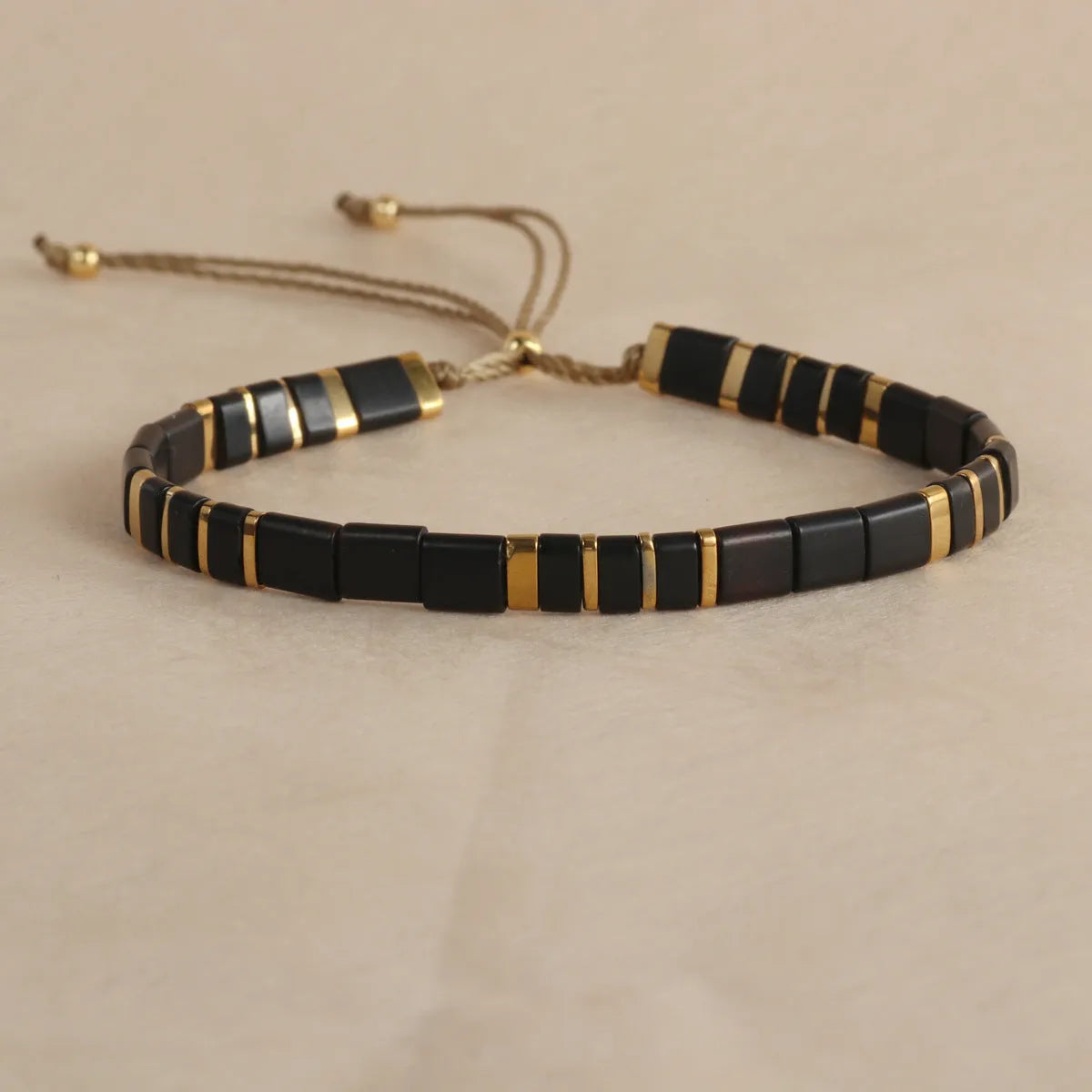 Geometric glass beaded bracelet in European styling with round beads and five colour options