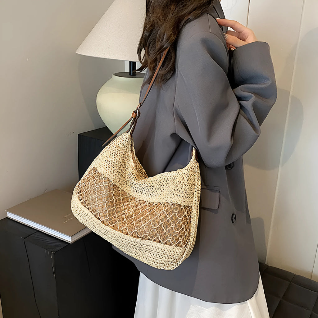 Women's straw cross body bag in horizontal square shape with sandwich pocket