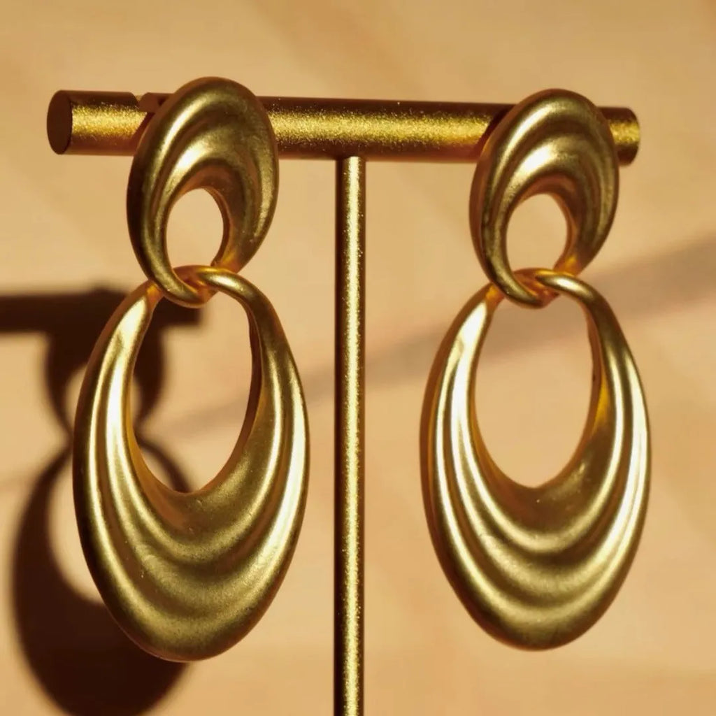 Women's gold tone double circle earrings with French retro styling and U-shaped silhouette