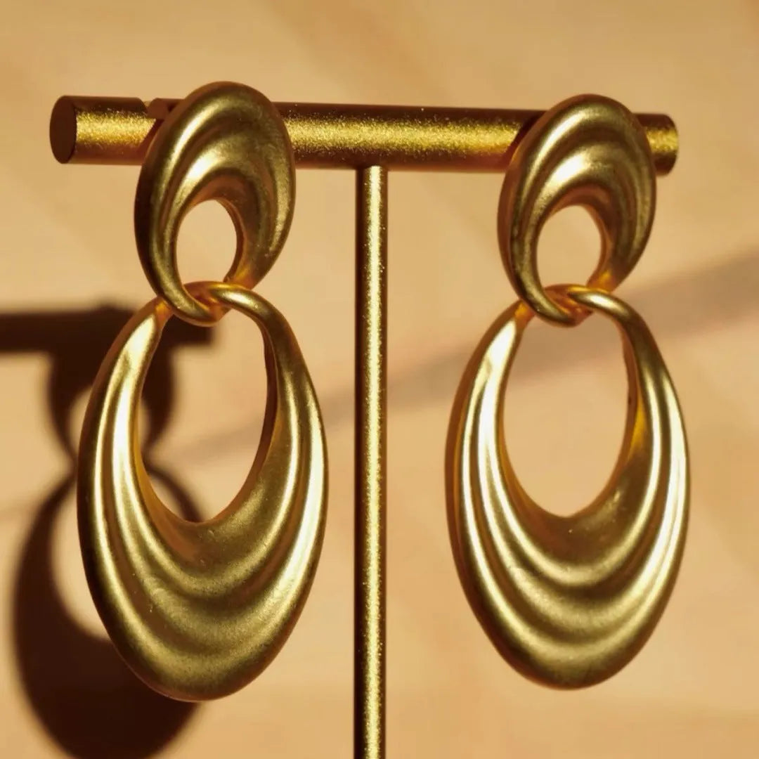 Women's gold tone double circle earrings with French retro styling and U-shaped silhouette