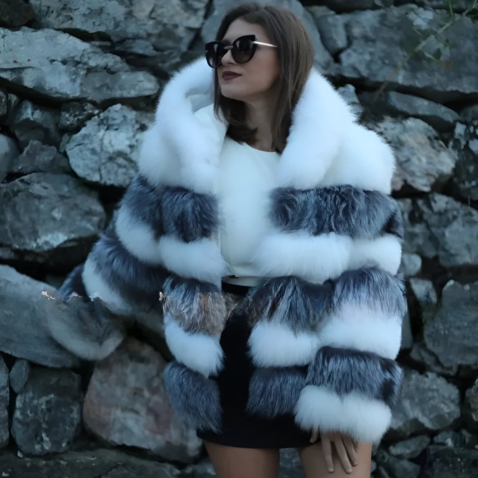 A loose-fitting women's street fashion coat with a detachable artificial fur hood.
