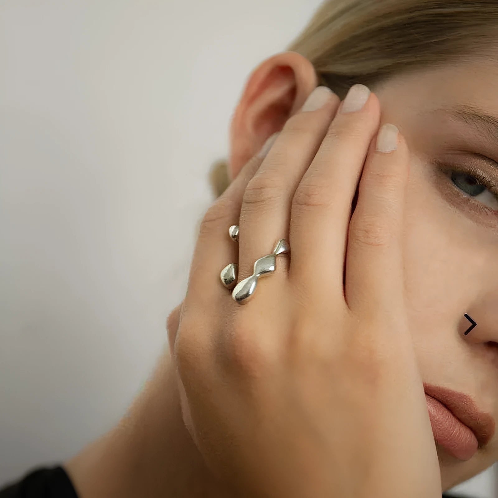 Gold or silver brass opening ring with sphere and circle design for women