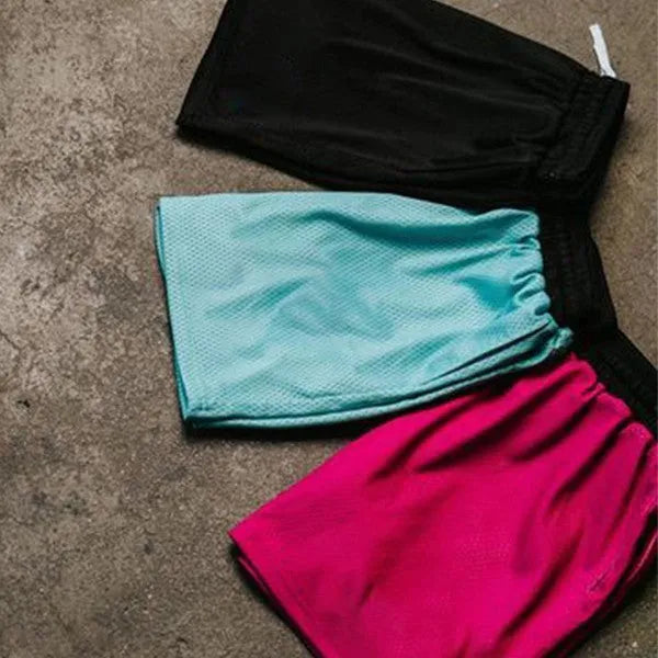Men's mesh quick-drying shorts in black, ideal for running and fitness activities