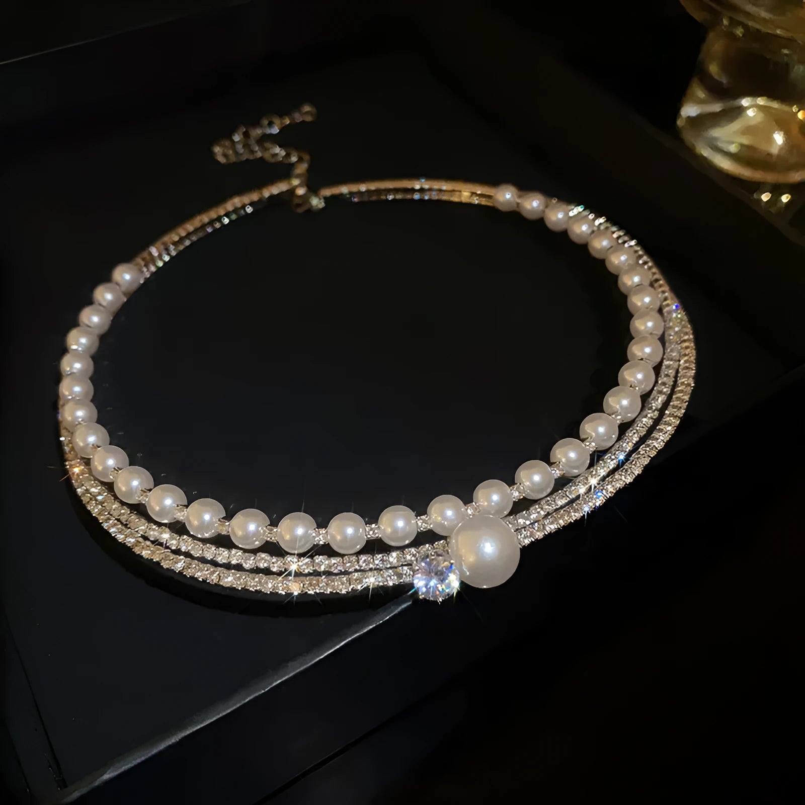Silver curved geometric clavicle necklace for women, made from alloy.
