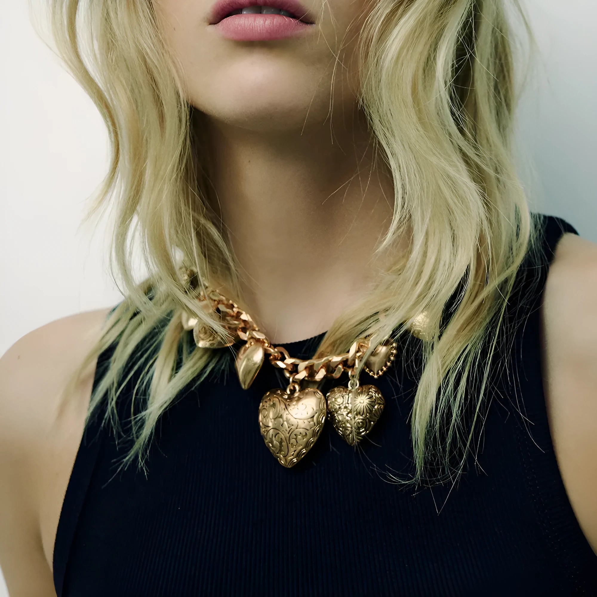 Women's adjustable carved heart pendant necklace with exaggerated design and dripping oil finish