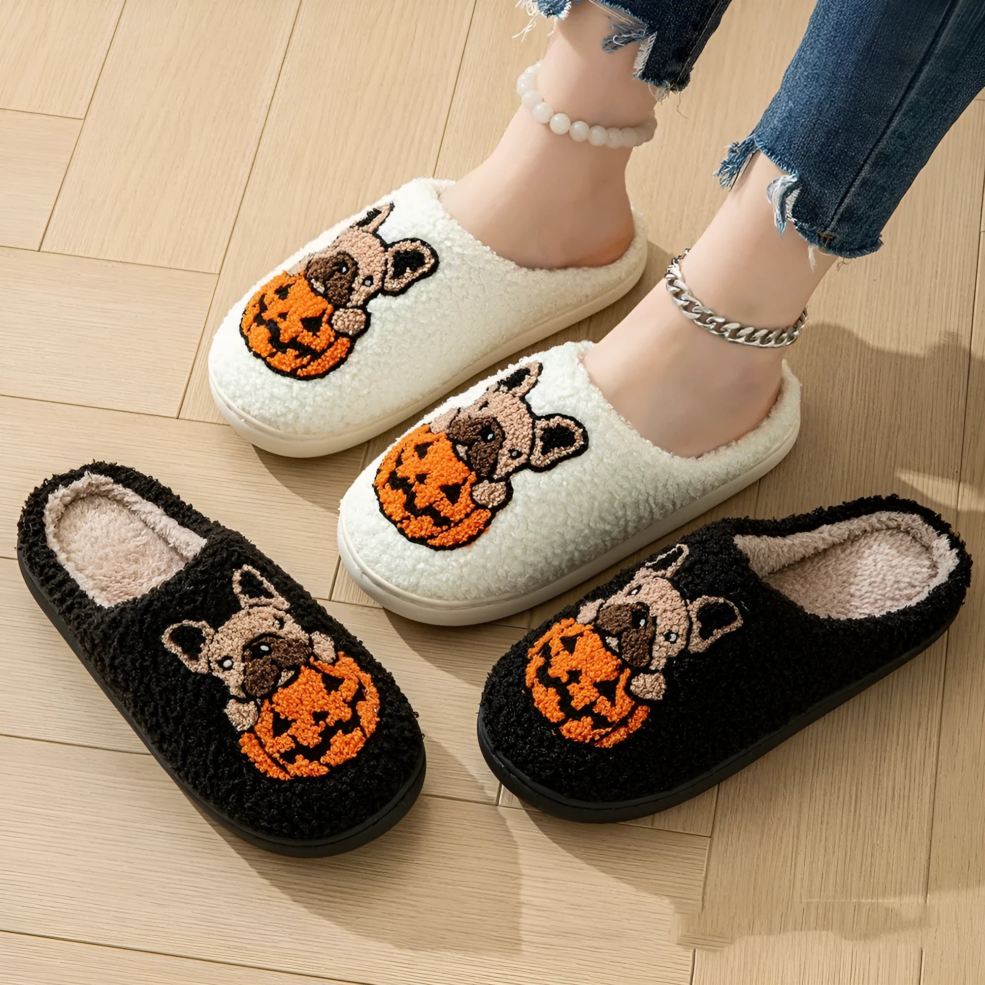 Halloween pumpkin pattern house slippers in plush velvet cotton with non-slip rubber soles