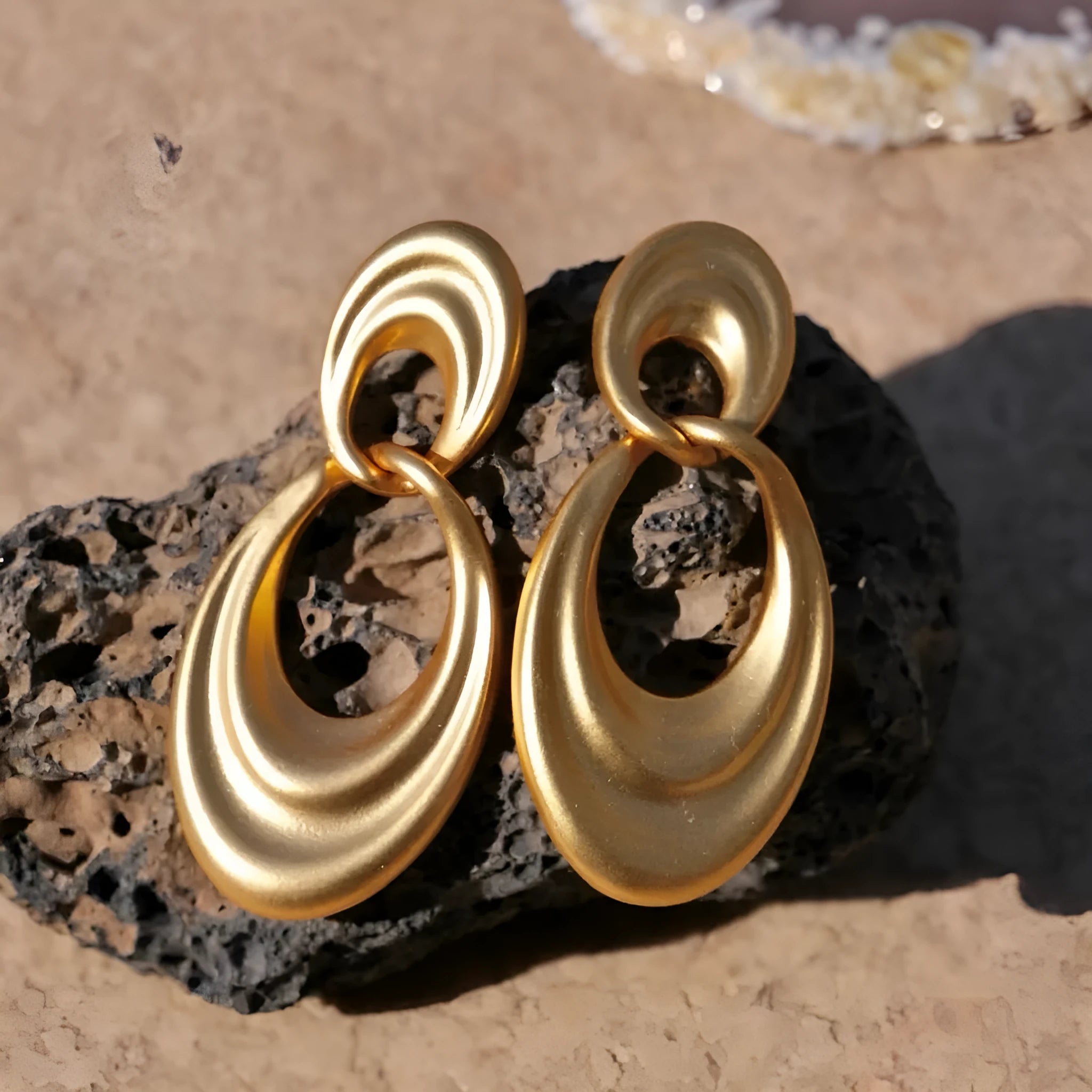 Women's gold tone double circle earrings with French retro styling and U-shaped silhouette