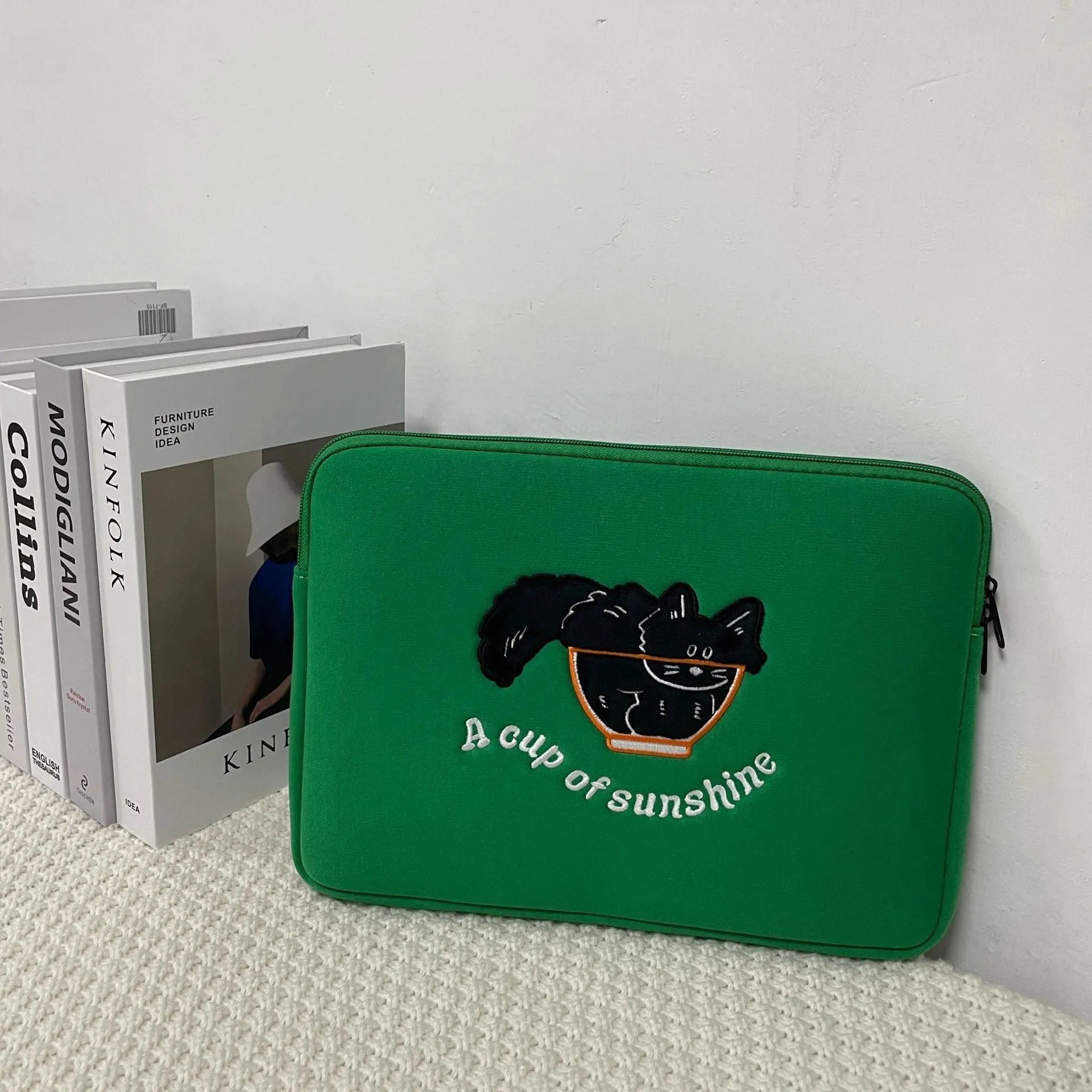 Embroidered laptop sleeve with animal pattern for 13.6-inch to 15.6-inch computers