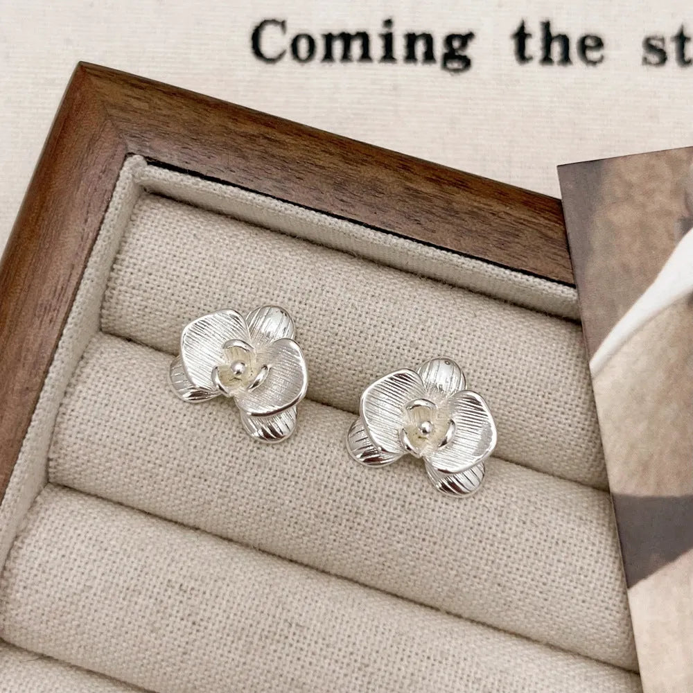 Retro flower earrings with copper construction and electroplated gold or silver finish