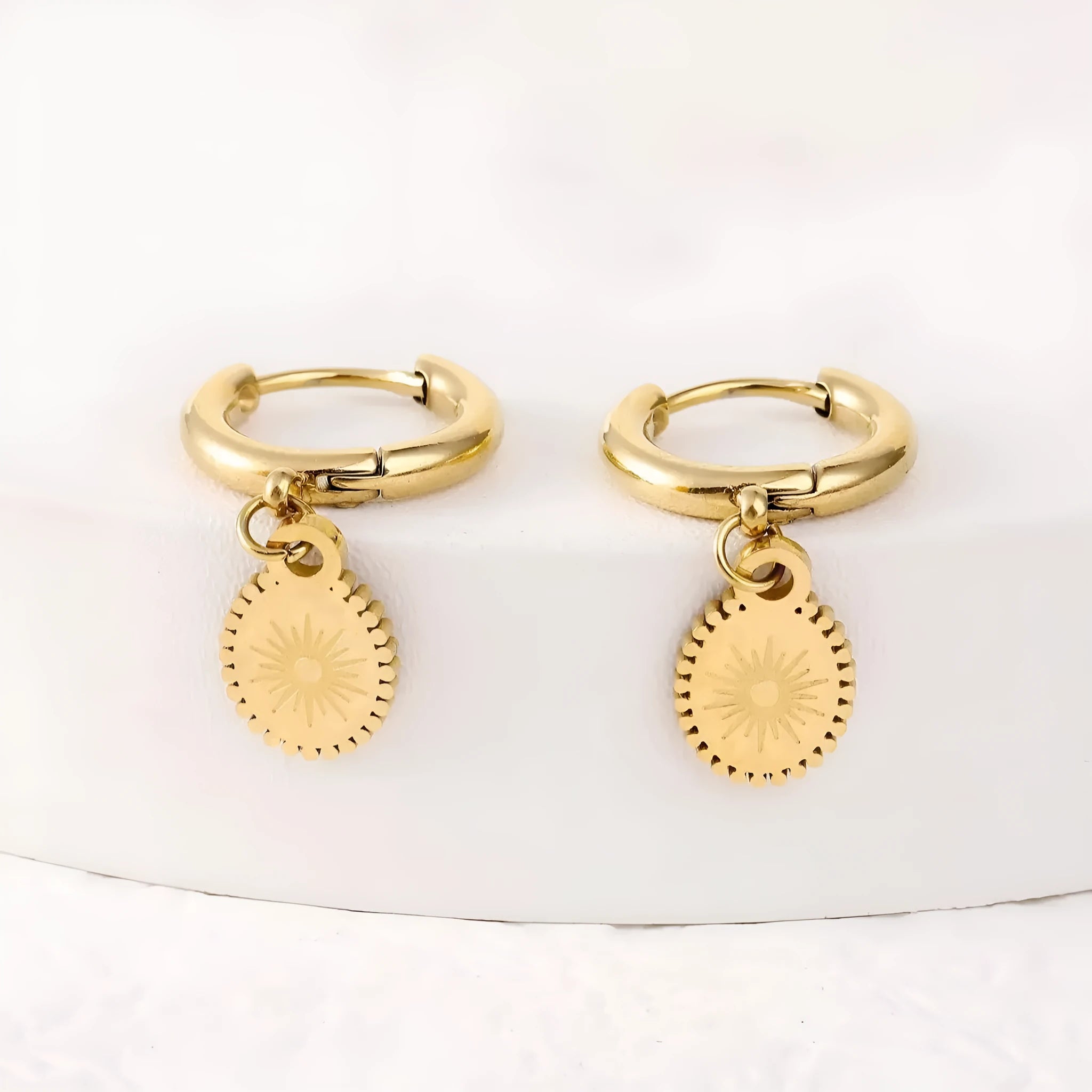 Stainless steel geometric drop earrings with oval elements and ear button fastening