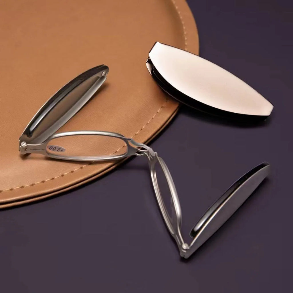Folding pocket presbyopic glasses for elderly in retro style with ring detailing and anti-pressure design