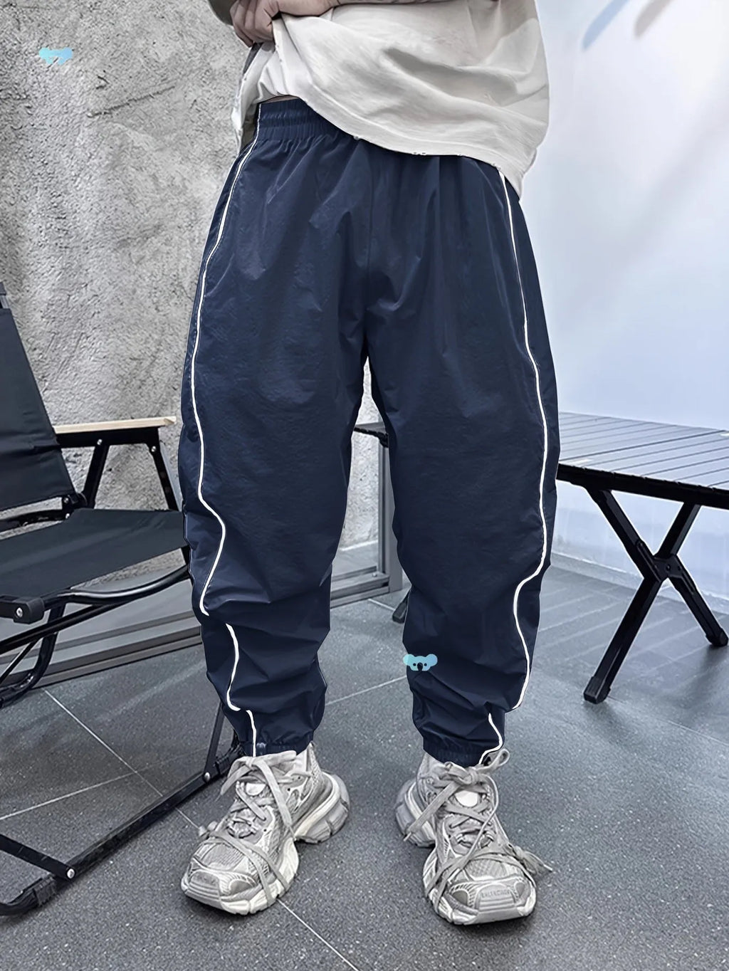 Men's bamboo fibre sports trousers in cropped length with high elasticity construction
