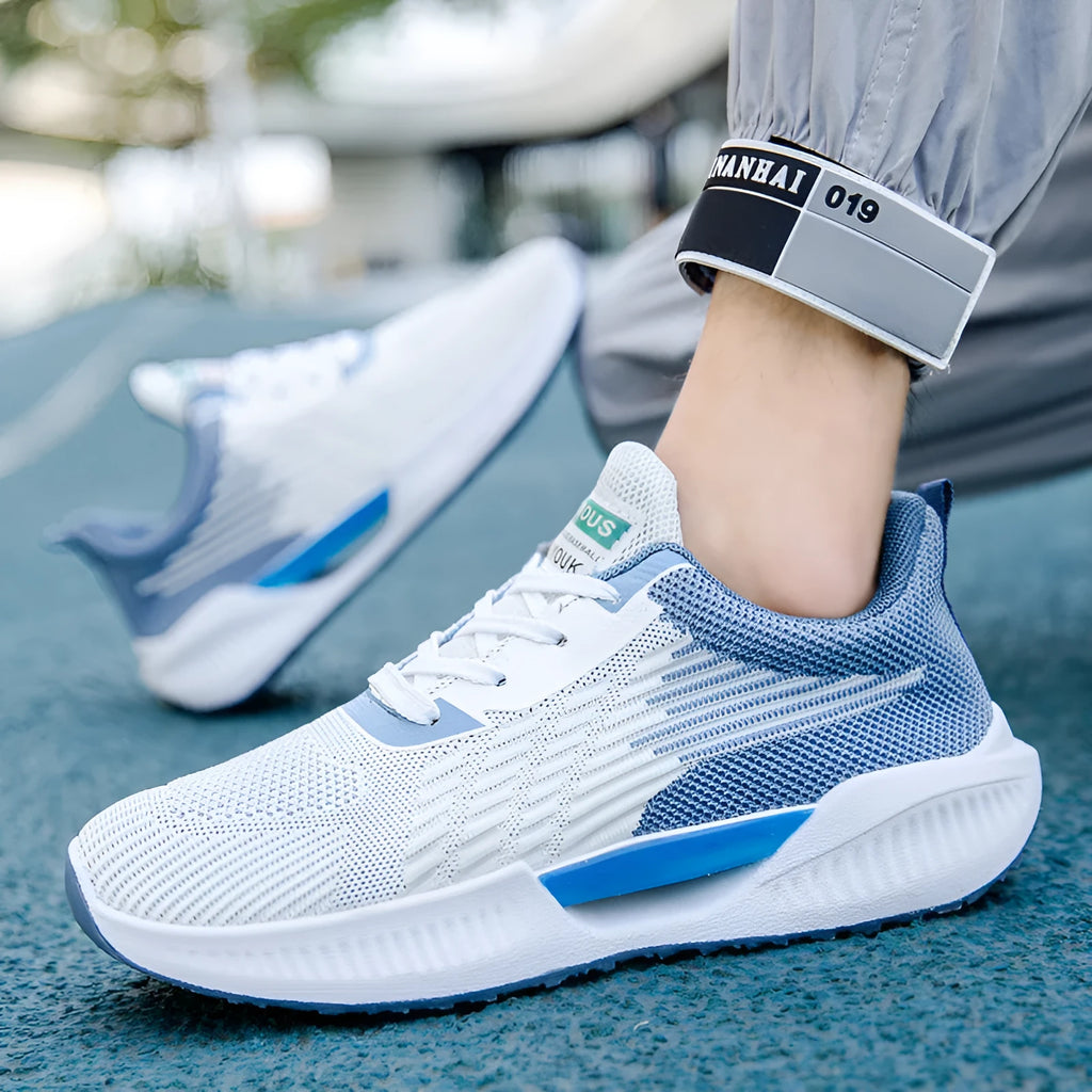Men's blue breathable mesh casual shoes with cloth upper and plastic sole