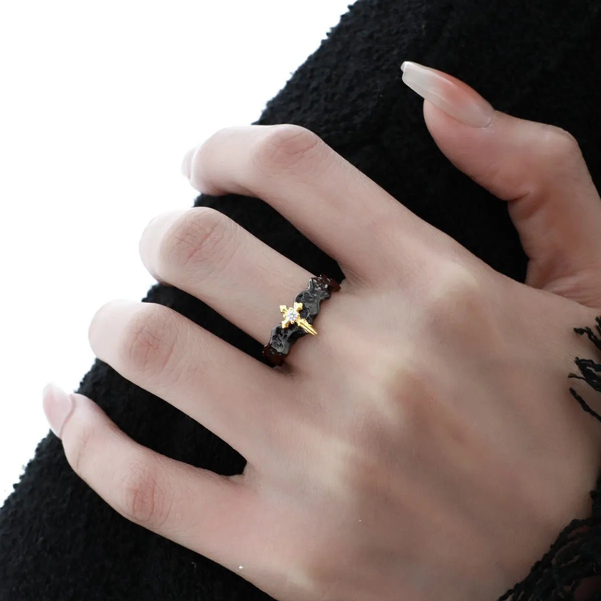 Princess knight couple ring with adjustable opening in electroplated silver showing white gold and black gold colour options
