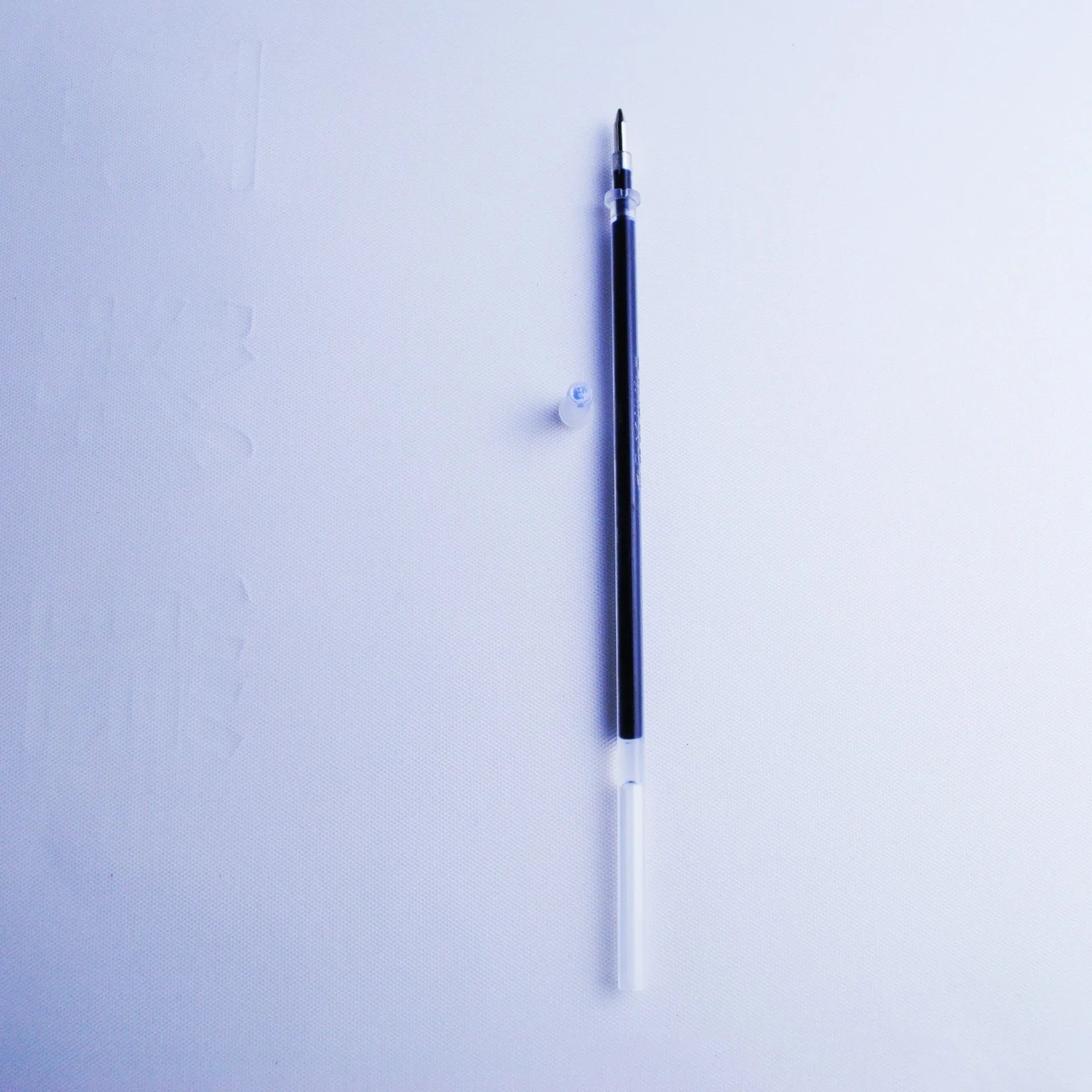 Automatic fading pen set with eight blue ink refills and 0.5mm plastic tip