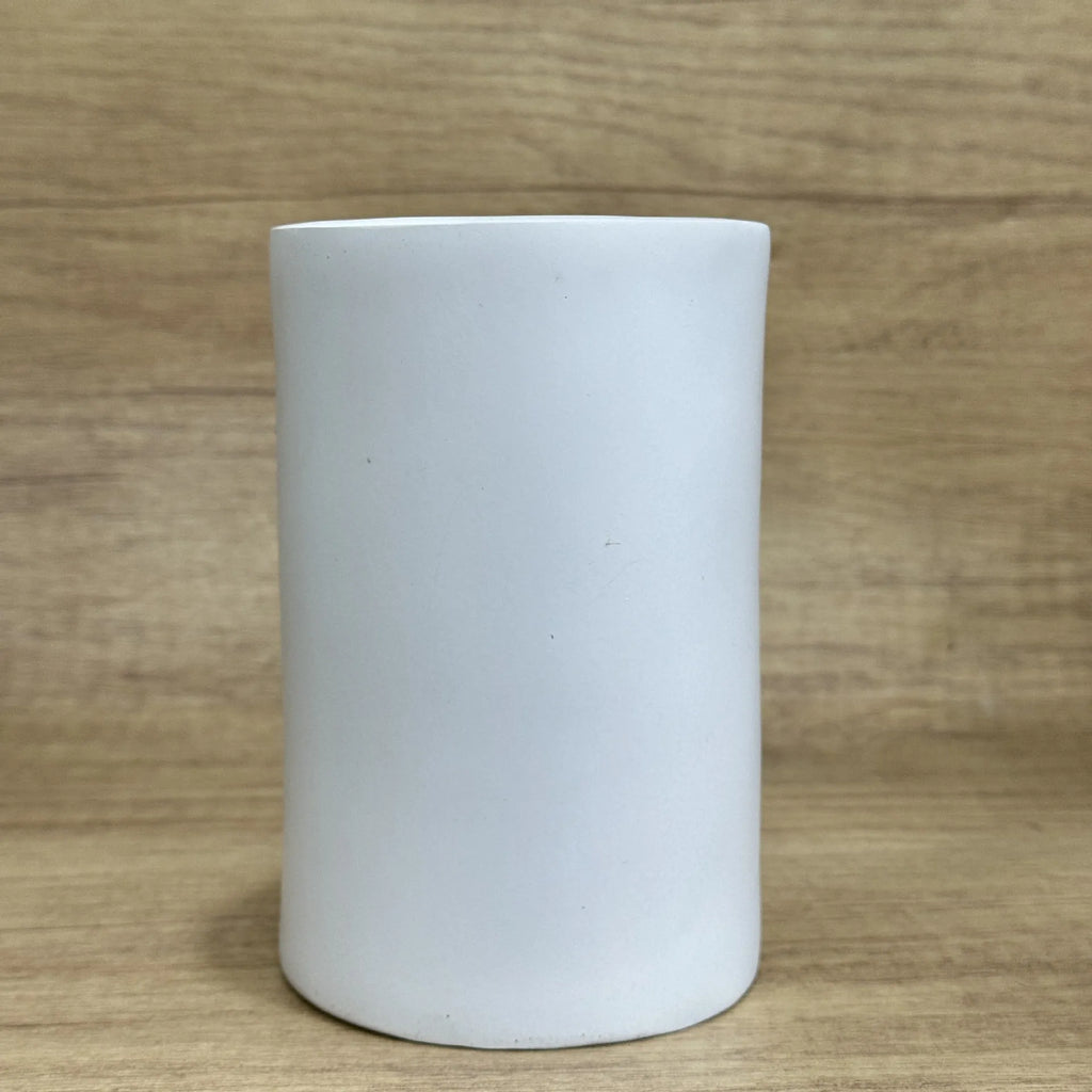 Resin tissue box holder with American style decoration, dimensions 8.5cm by 14.6cm