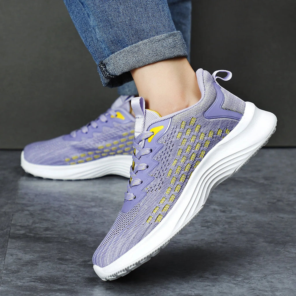 Women's Flyknit running shoes with striped pattern and mesh lining in lavender purple colour