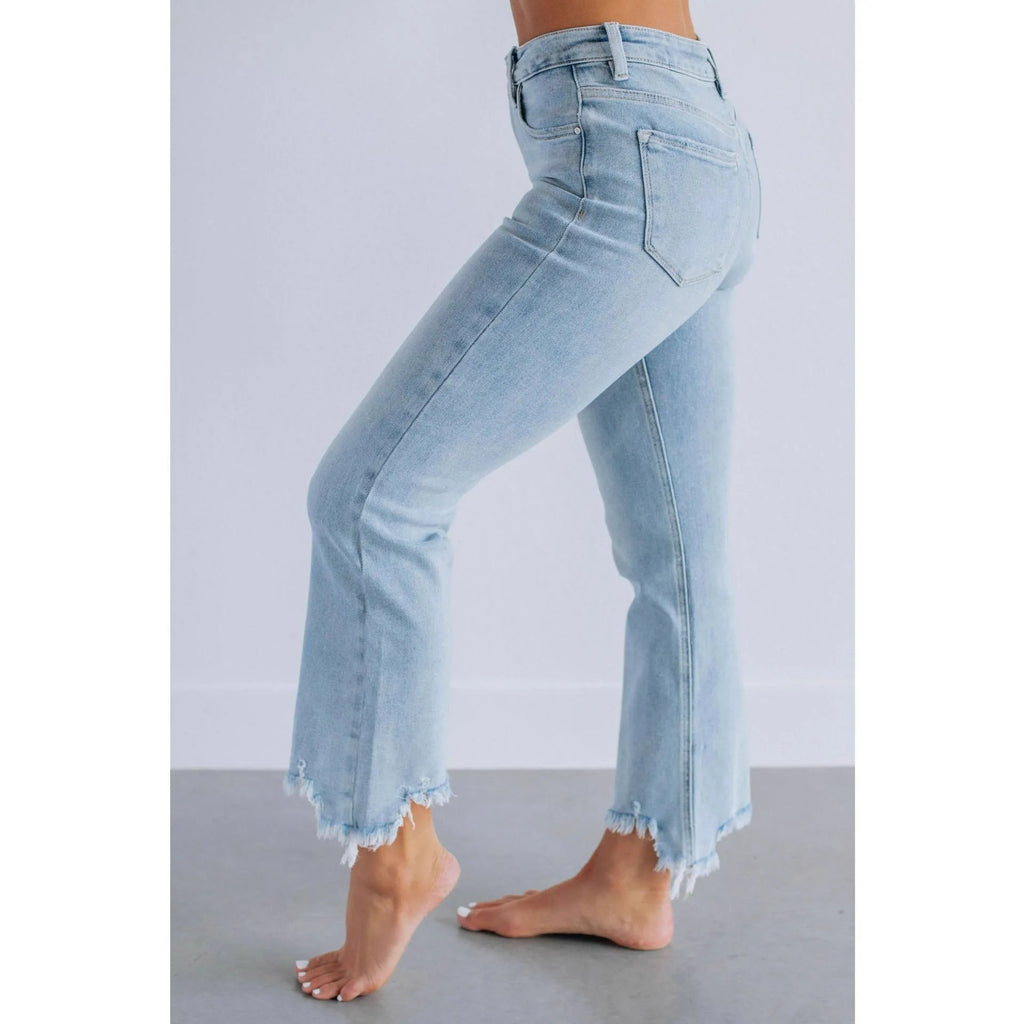 Women's solid colour denim jeans with hand-worn finish in dark blue and light blue options