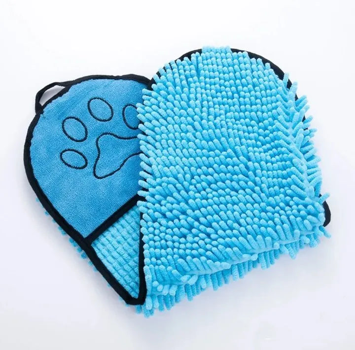 Blue dog bath towel with quick-dry absorbent fibre, measuring 62cm by 23cm.