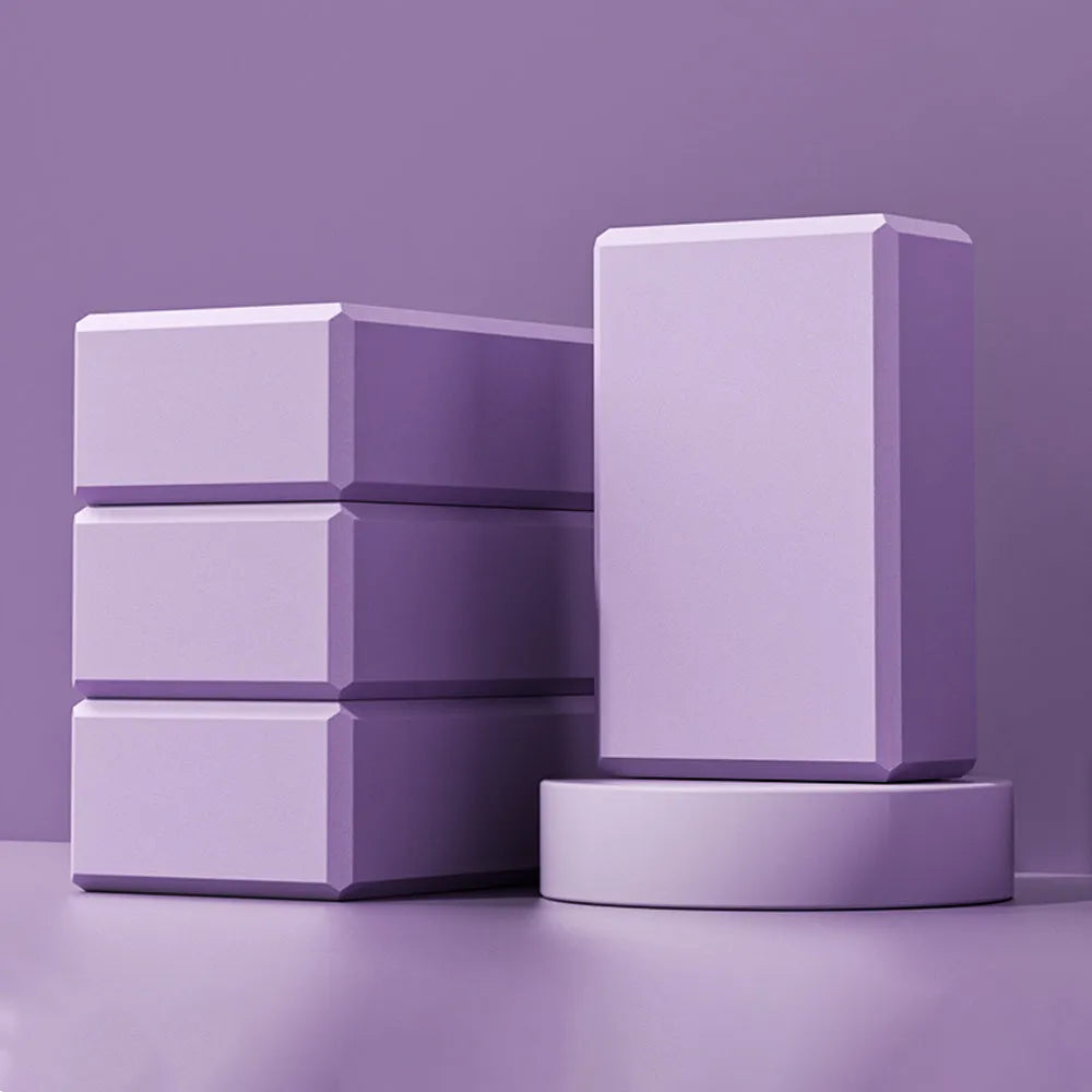 Solid-colour EVA foam yoga block measuring 23x15x7.6cm with grip ridges