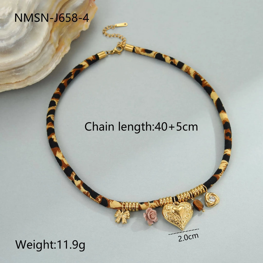 Women's stainless steel necklace with geometric leopard pendant on adjustable 41-50cm chain