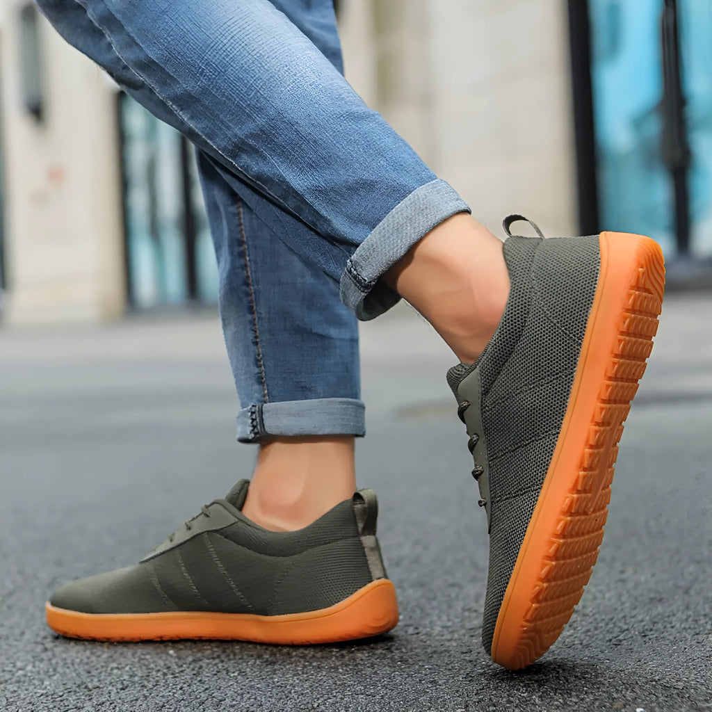 Men's low-top casual walking shoes in black with Flyknit upper, round toe, and rubber sole on a plain background.