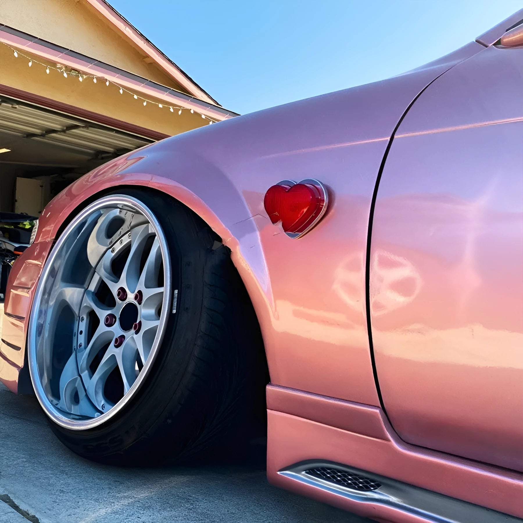 Heart-shaped 12V LED auto fender sidelight in multiple colour options