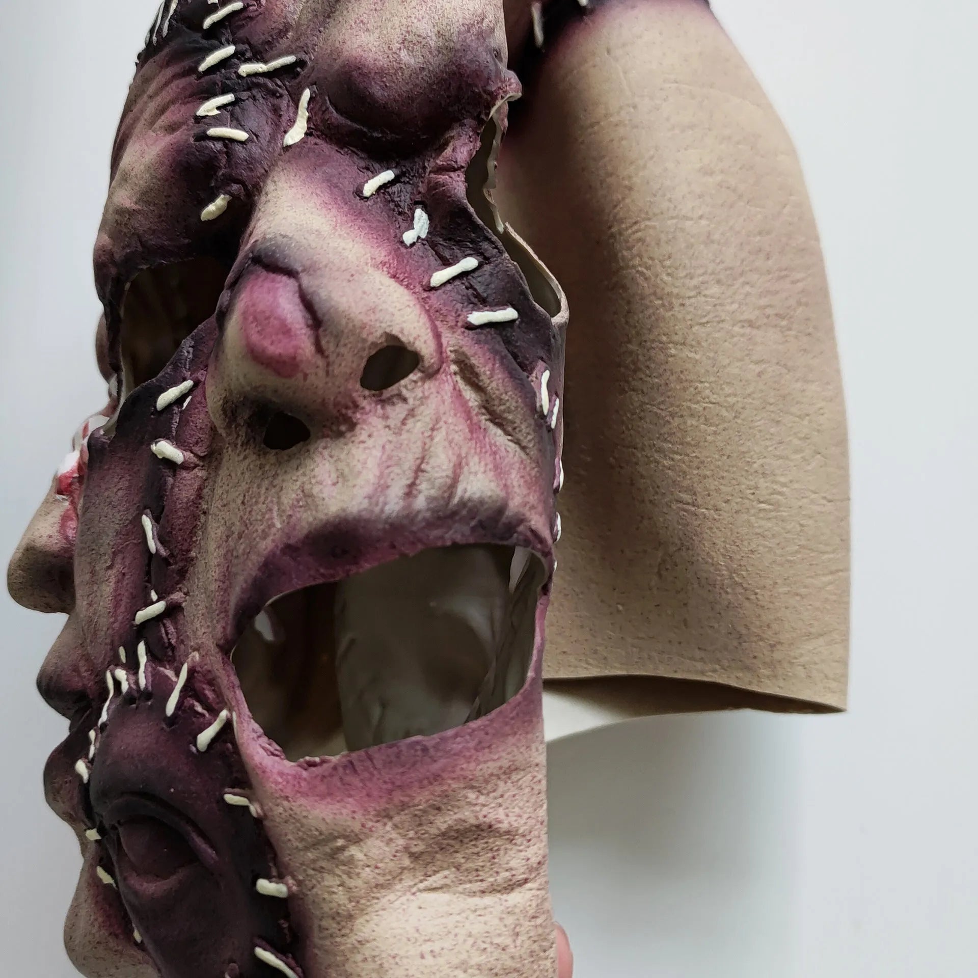 Three-sided grimace horror mask made from natural latex plastic for Halloween and costume parties