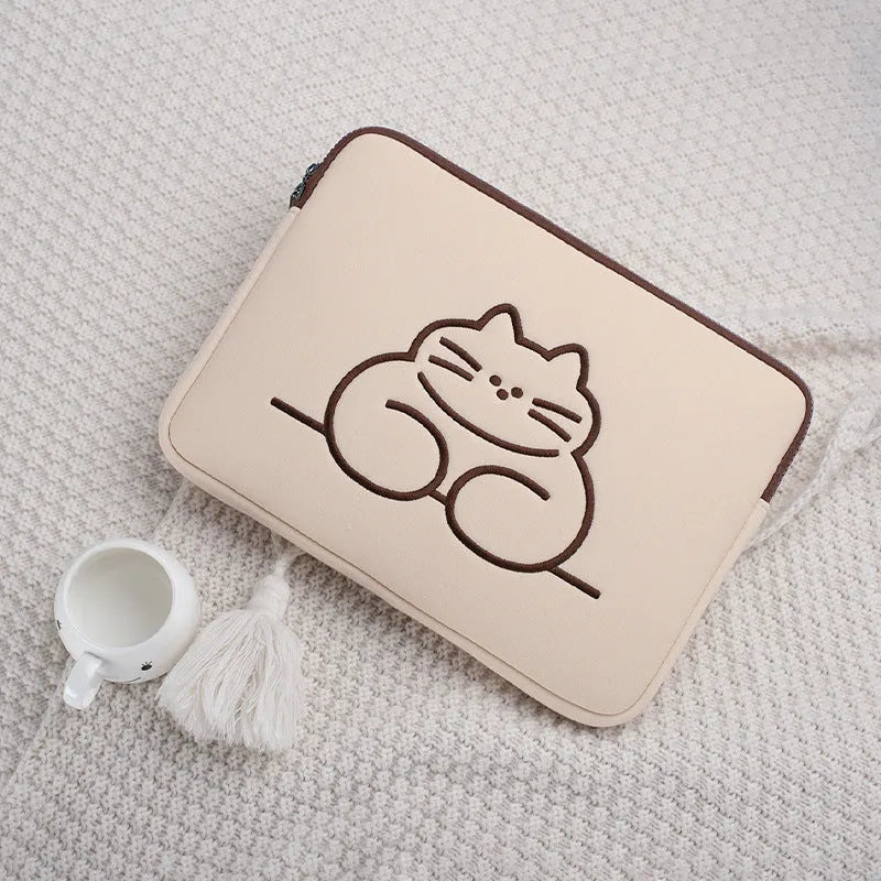 Embroidered laptop sleeve with animal pattern for 13.6-inch to 15.6-inch computers