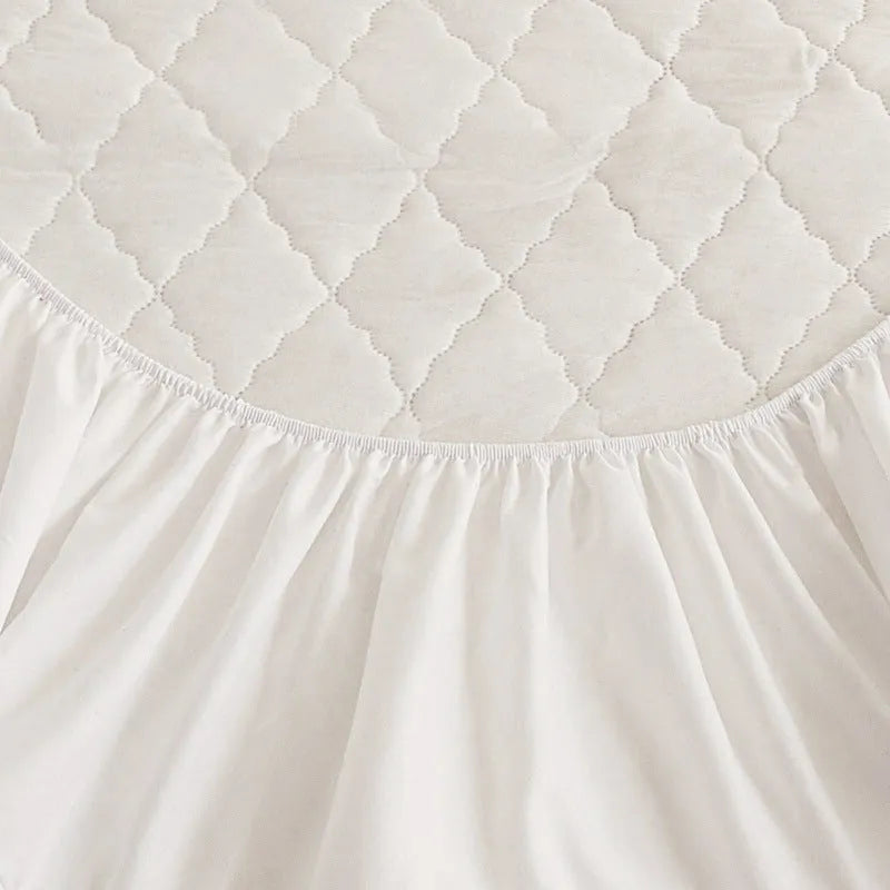 Diamond lattice quilted waterproof mattress protector three-piece set with fitted sheet and pillowcases in bamboo fibre