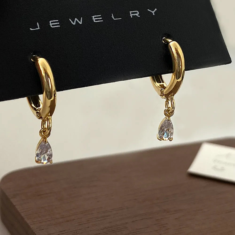 Women's zircon jewellery set showing necklace, earrings and anklet with geometric meteor shower design