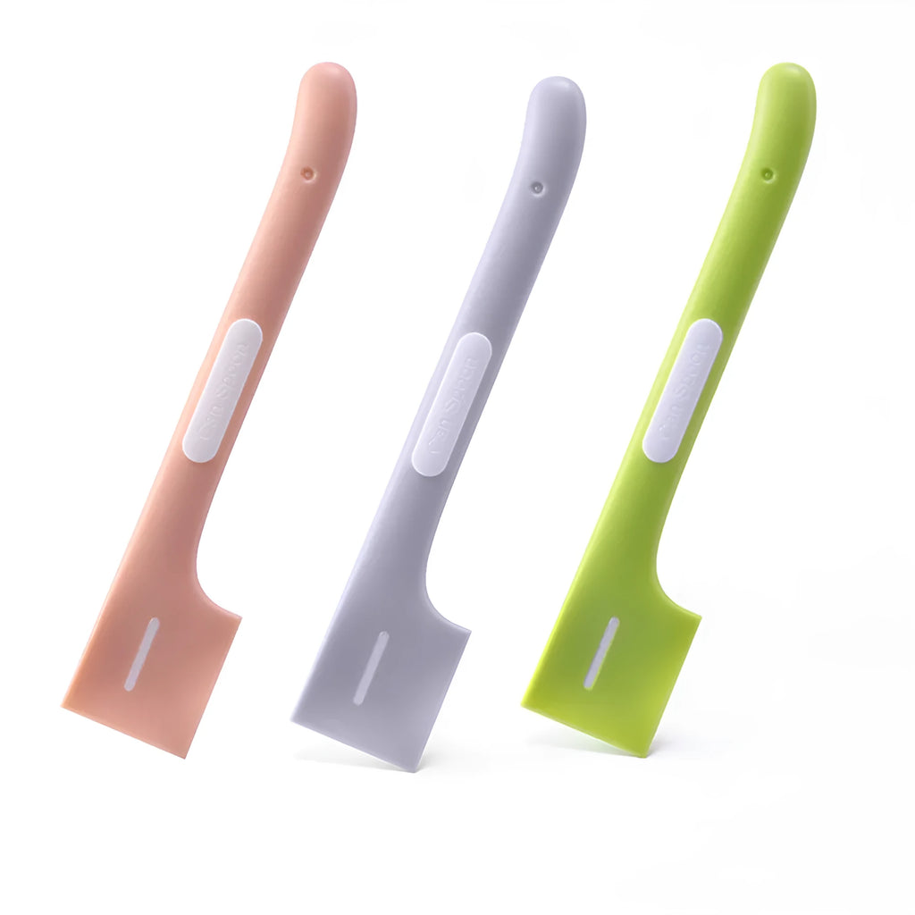 Long handle pet feeding spoon with right-angle head for scraping canned wet food